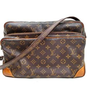 An authentic Louis Vuitton LV Crossbody Bag NileGM